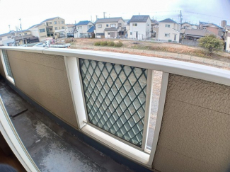落ち着いた時間を過ごせるバルコニーです