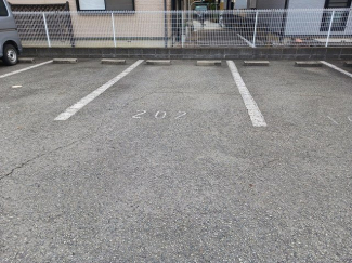 駐車場があるので、車を買う予定の方も安心です