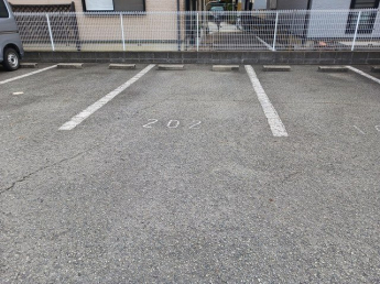 駐車場があるので、車を買う予定の方も安心です