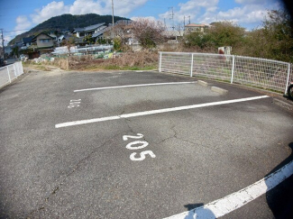 駐車場があるので、車を買う予定の方も安心です