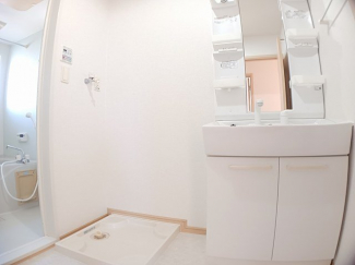 忙しい朝には欠かせない洗面所です