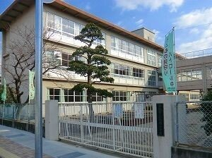 城陽小学校まで1400m