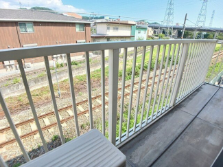 外からの目が気にならないバルコニーで洗濯物が干せます