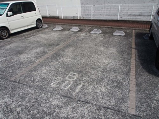 車をお持ちの方に嬉しい駐車場付きの物件です