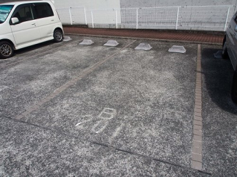 車をお持ちの方に嬉しい駐車場付きの物件です