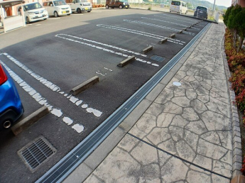 駐車場に車を止められます