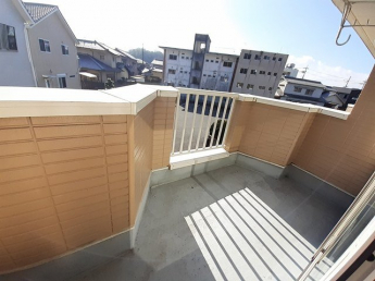陽当たり良好なバルコニーです