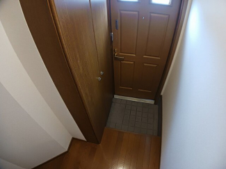 毎日通る玄関はこちらです