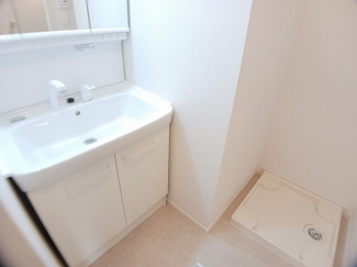 明るい洗面所です