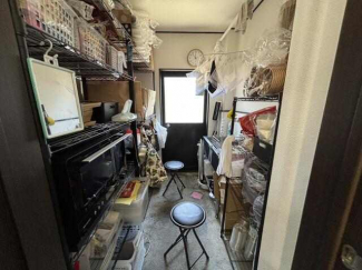 バックヤードも広々です。　スタッフの休憩や在庫置き場にグッド