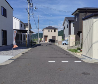 【前面道路含む現地写真】