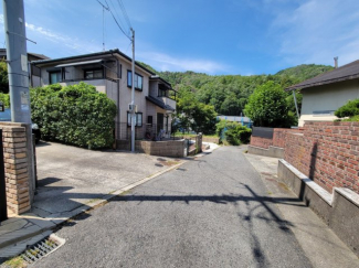 【前面道路含む現地写真】