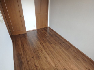 落ち着いて過ごせるお部屋なので、寝室にいかがでしょうか