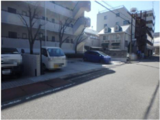 駐車場に車を止められます