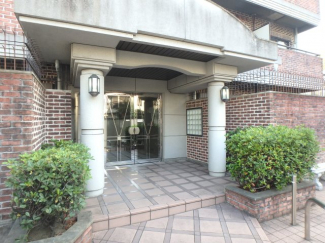 落ち着いたエントランスです