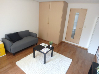 落ち着いて過ごせるお部屋なので、寝室にいかがでしょうか