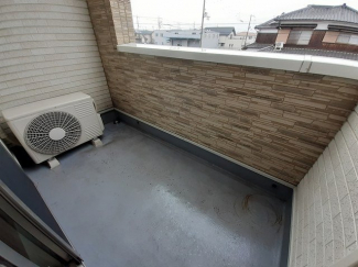 落ち着いた時間を過ごせるバルコニーです