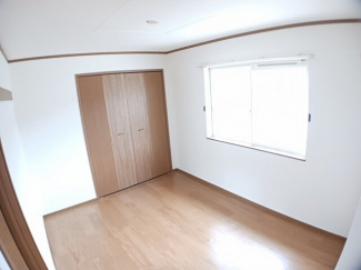 明るい色調の室内です