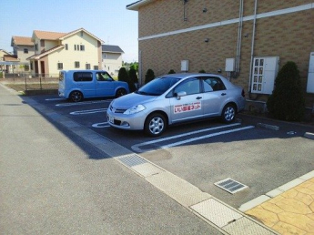 駐車場があるので、車を買う予定の方も安心です