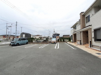車をお持ちの方に嬉しい駐車場付きの物件です