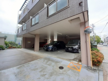 【駐車場】