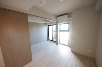 落ち着いて過ごせるお部屋なので、寝室にいかがでしょうか