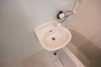 明るい洗面所です