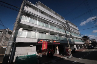 落ち着いた雰囲気の外観です