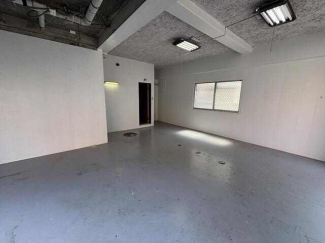 神戸市中央区割塚通３丁目の倉庫の画像