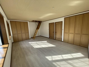 ２Ｆ東側　二部屋に仕切れる仕様