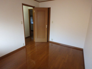 ゆったり過ごせる居間です