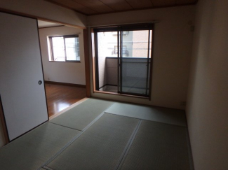 ゆったりとくつろげる和室です