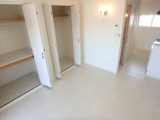 内装は落ち着いています