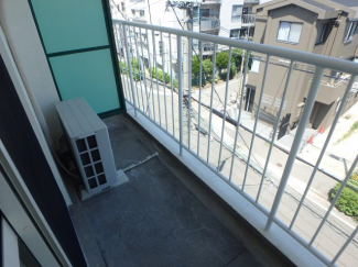 お洗濯にも便利なバルコニー付き