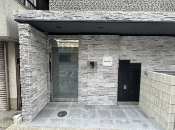 落ち着いたエントランスです