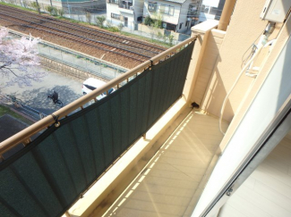 開放的で明るい空間を演出してくれるバルコニーです