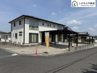 太陽光発電
蓄電池
二世帯住宅！
駐車8台可♪　カーポート付き！