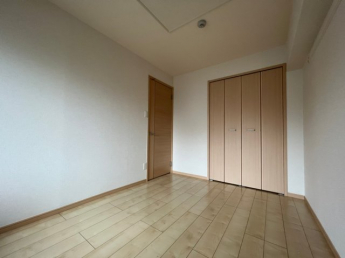 【寝室】
