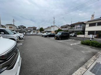 【駐車場】