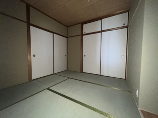 畳の上でゆっくりとくつろげる和室です