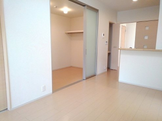 ゆったり過ごせる居間です