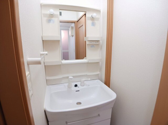 明るい洗面所です