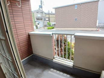 暖かな日差しのふりそそぐバルコニー
