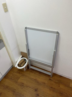 残置物（看板、照明器具等）