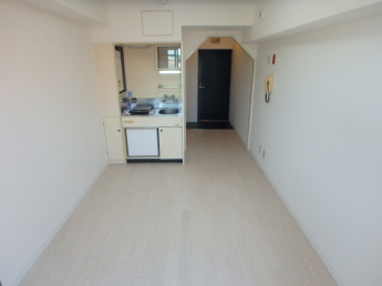 白を基調とした明るいリビング