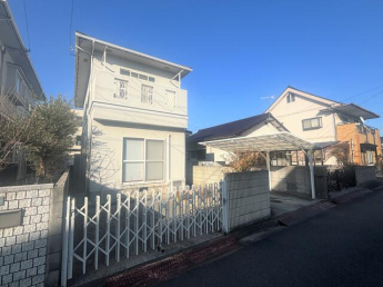 【現況】駐車場はカーポート付きです。