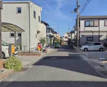 【前面道路含む現地写真】