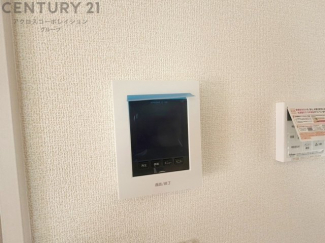 訪問者が来たときにテレビ画面で確認できるため、安心してドアを開けられます。録画機能があるものもあり、留守中に来訪者を記録しておくことができます。利便性が高く、セキュリティ面でも安心です。
