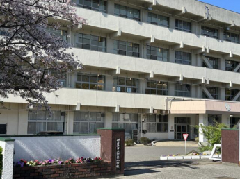 金栄小学校まで1200m