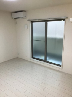 ゆったり過ごせる居間です